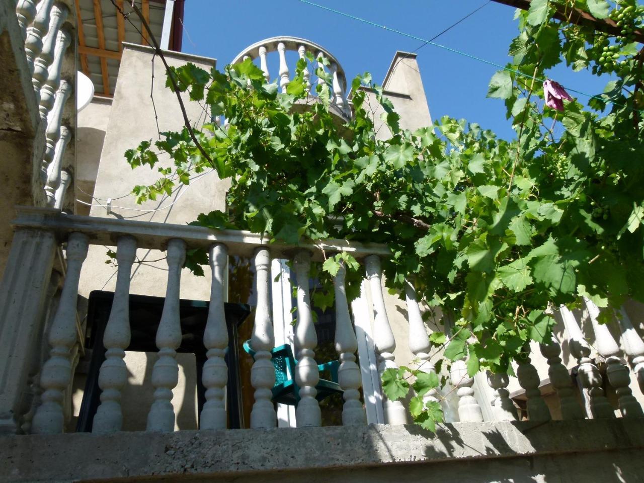 Why Me Eco-Friendly Hostel Tbilisi Exterior photo